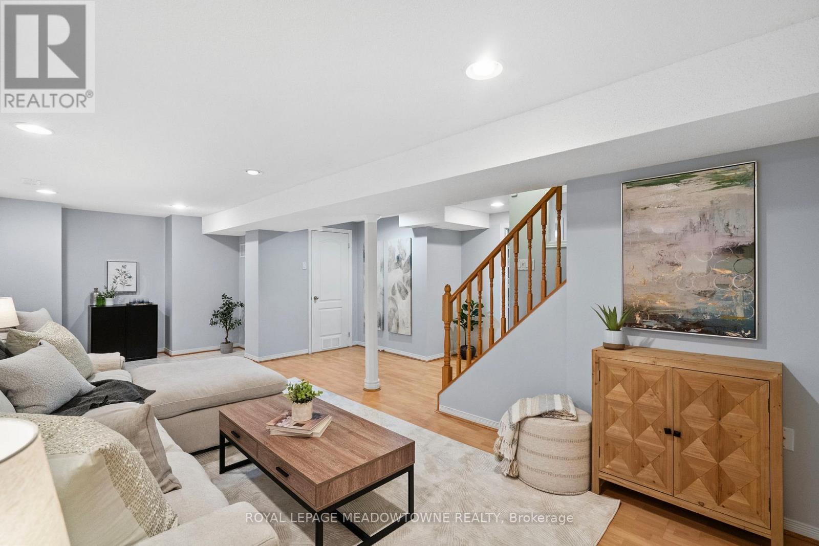 2523 Cavendish Drive, Burlington, ON - Indoor Photo Showing Living Room