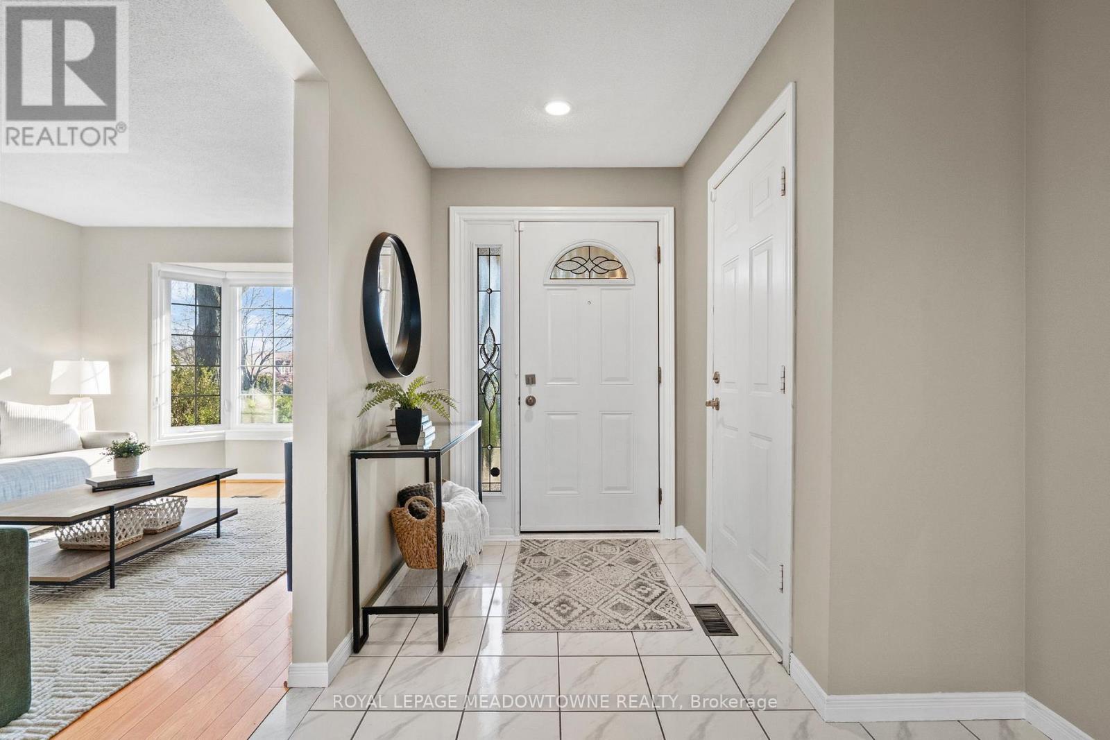 2523 Cavendish Drive, Burlington, ON - Indoor Photo Showing Other Room