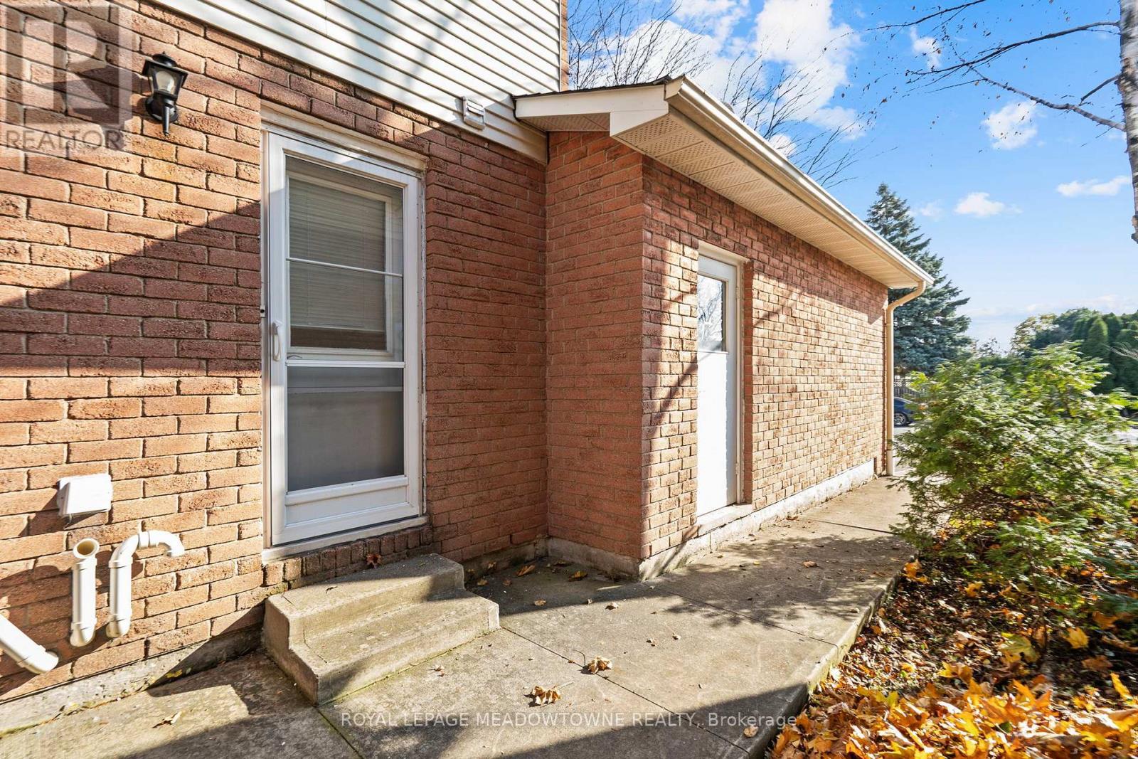 2523 Cavendish Drive, Burlington, ON - Outdoor With Exterior