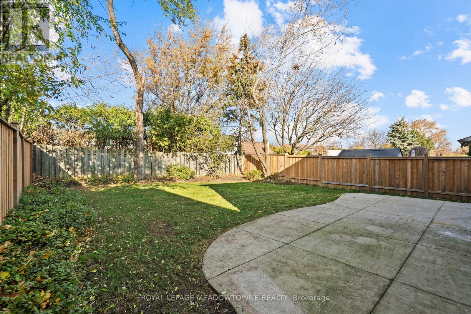 2523 Cavendish Drive, Burlington, ON - Outdoor