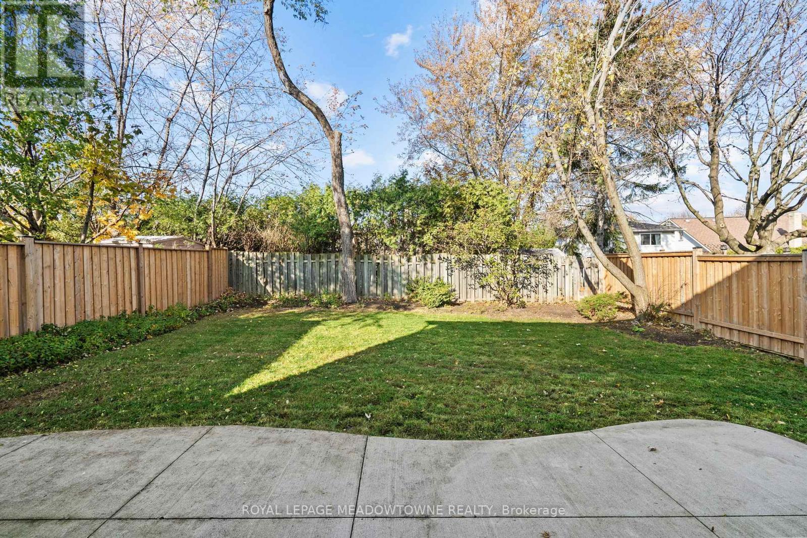 2523 Cavendish Drive, Burlington, ON - Outdoor With Backyard