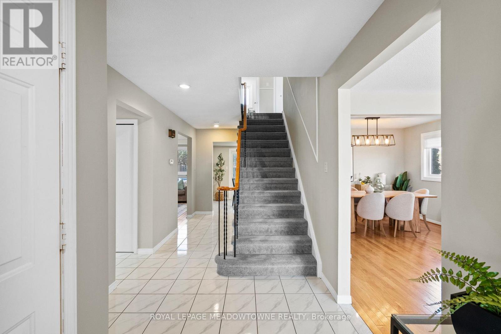 2523 Cavendish Drive, Burlington, ON - Indoor Photo Showing Other Room