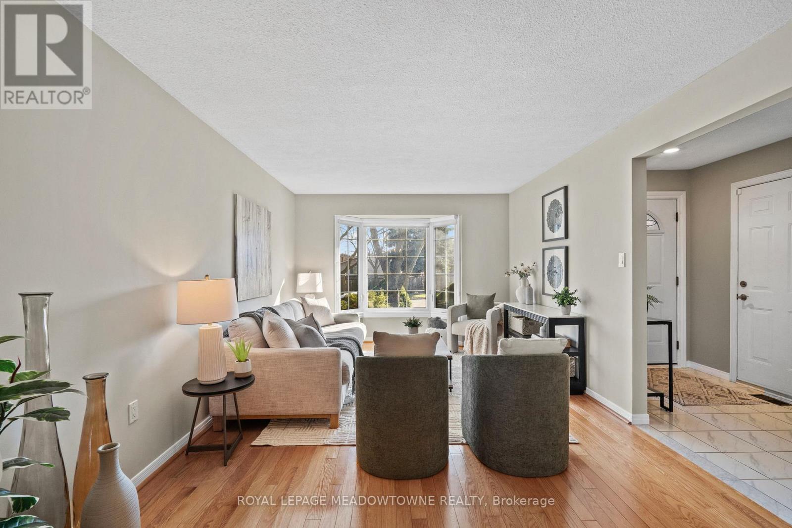 2523 Cavendish Drive, Burlington, ON - Indoor