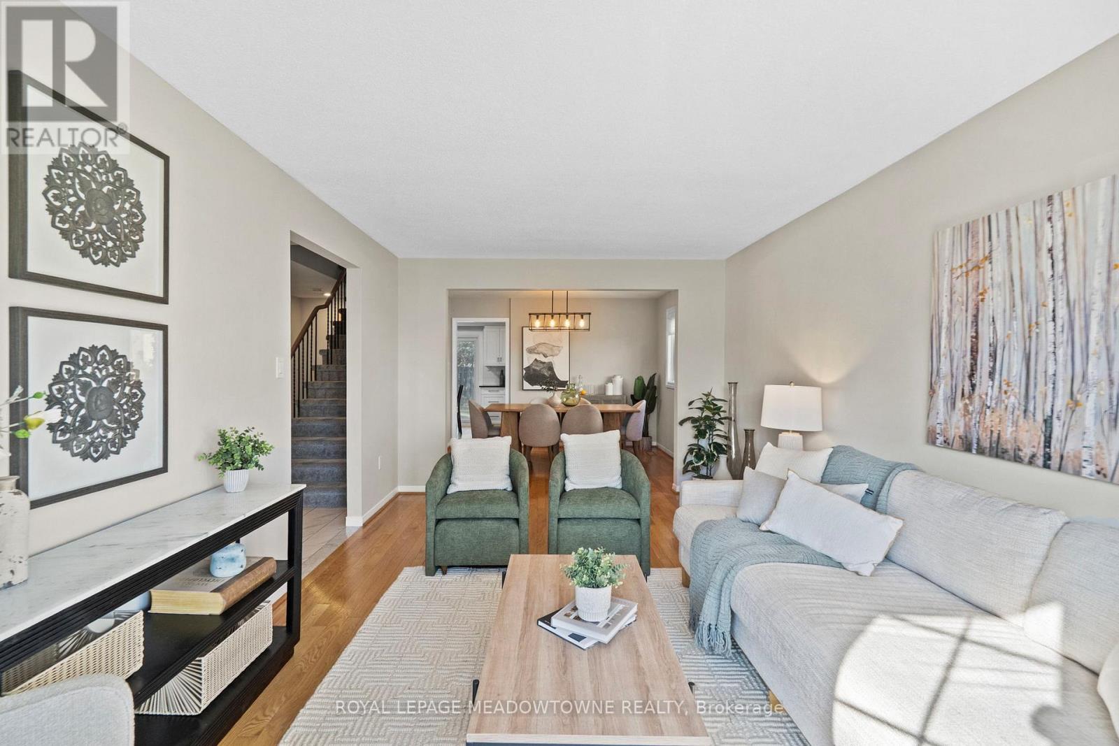 2523 Cavendish Drive, Burlington, ON - Indoor Photo Showing Living Room