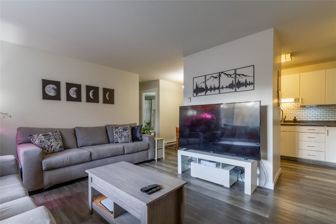 118-505 Browne Road, Vernon, BC - Indoor Photo Showing Living Room