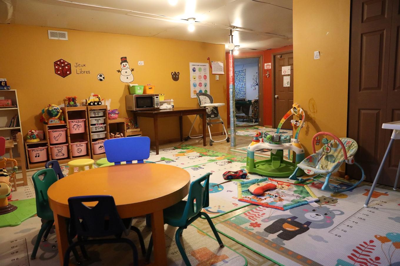 Salle familiale - 3468 Ch. De La Rivière-Cachée, Boisbriand, QC - Indoor