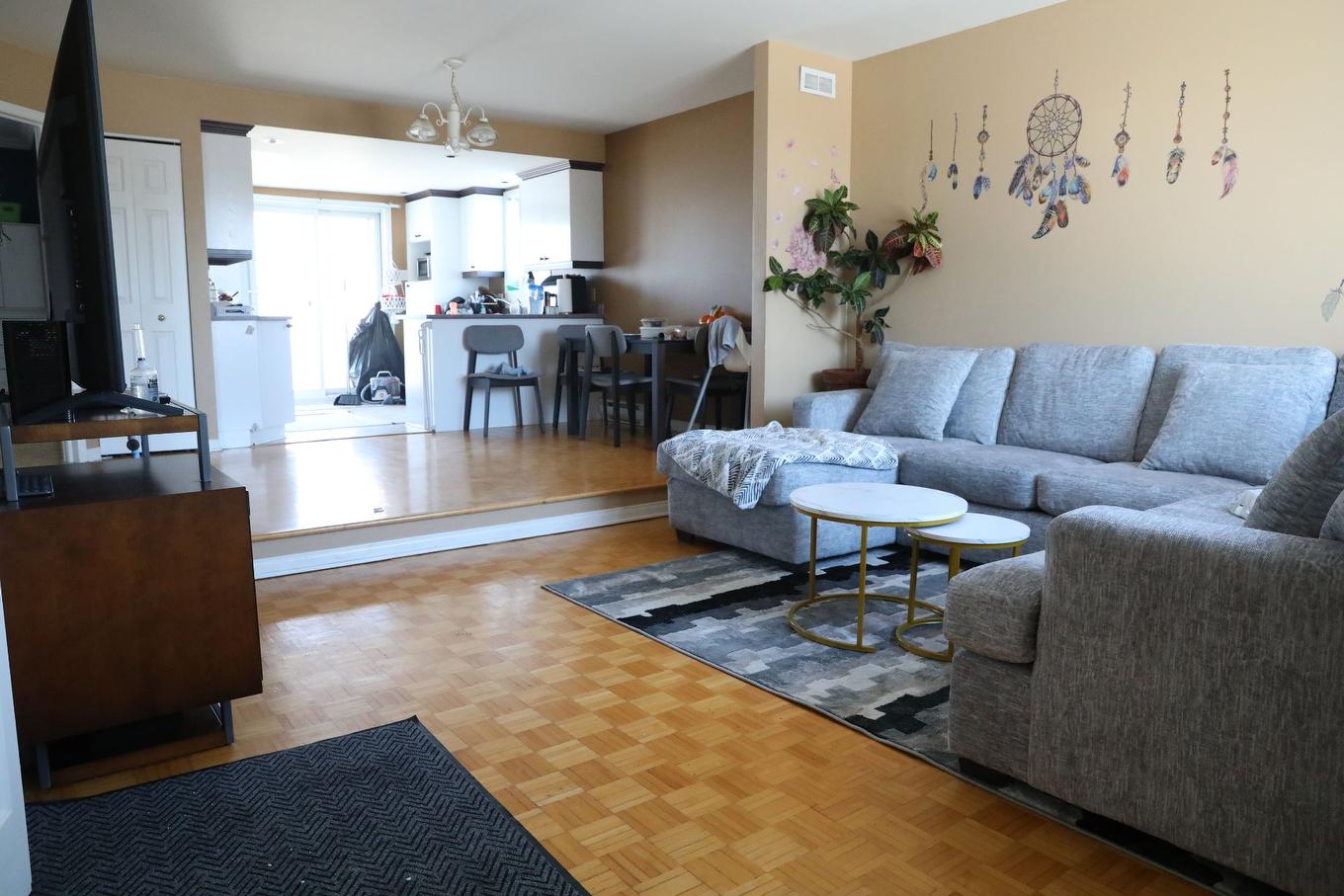 Salon - 3468 Ch. De La Rivière-Cachée, Boisbriand, QC - Indoor Photo Showing Living Room