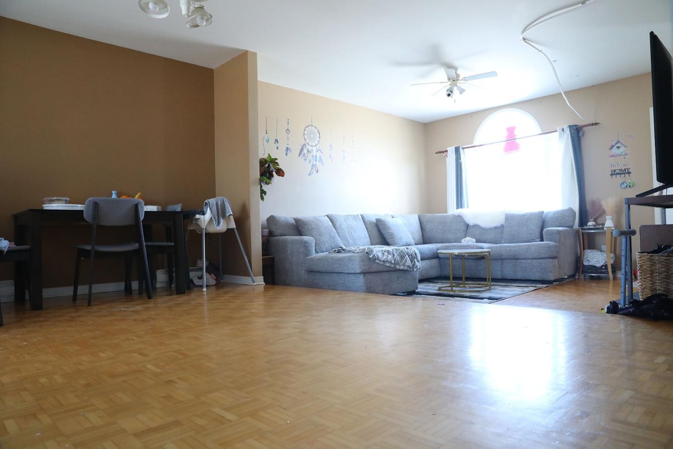 Salon - 3468 Ch. De La Rivière-Cachée, Boisbriand, QC - Indoor Photo Showing Living Room