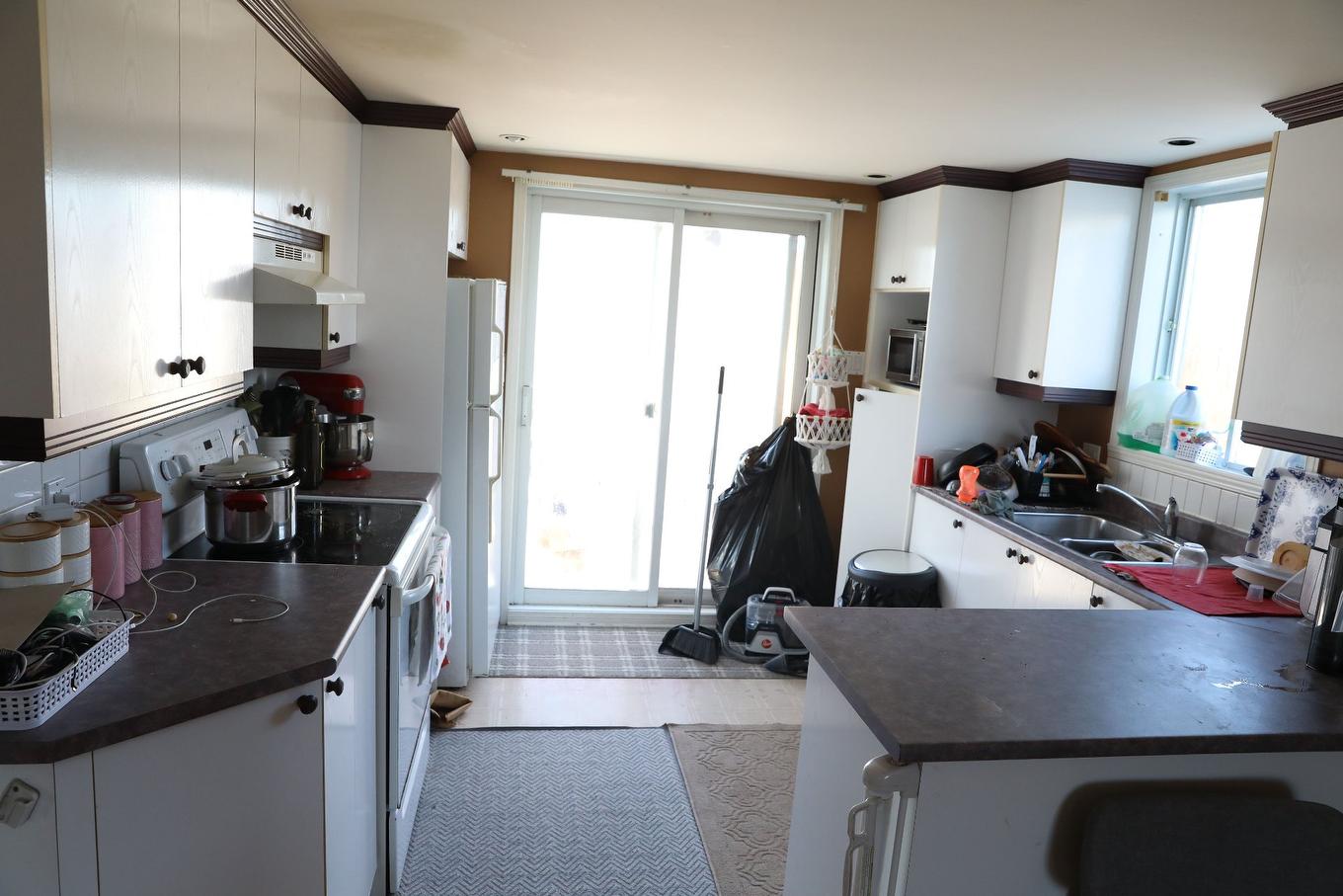 Cuisine - 3468 Ch. De La Rivière-Cachée, Boisbriand, QC - Indoor Photo Showing Kitchen With Double Sink