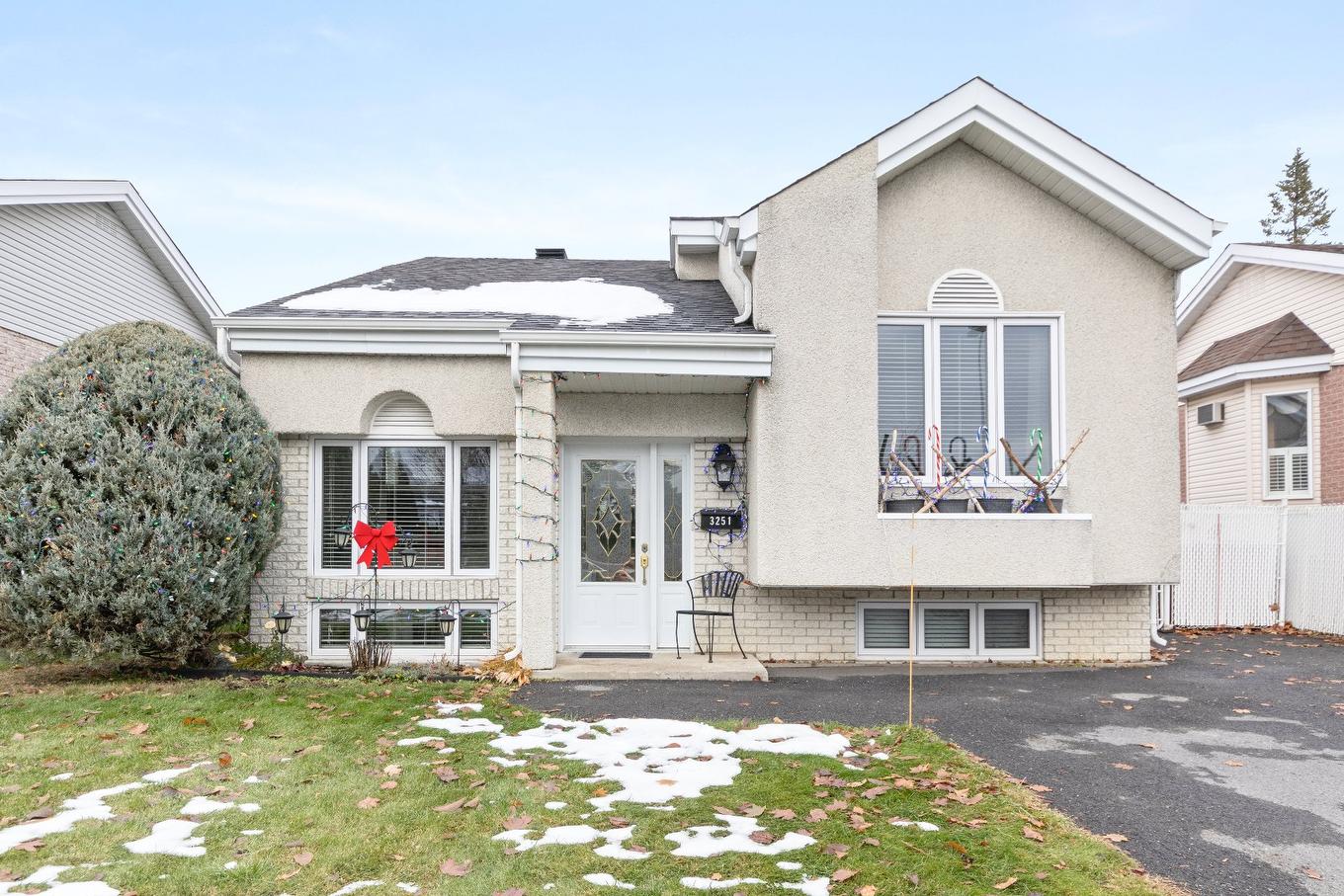 Frontage - 3251 Boul. Roland-Therrien, Longueuil (Le Vieux-Longueuil), QC - Outdoor With Facade