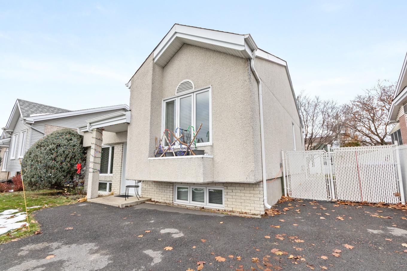 Frontage - 3251 Boul. Roland-Therrien, Longueuil (Le Vieux-Longueuil), QC - Outdoor