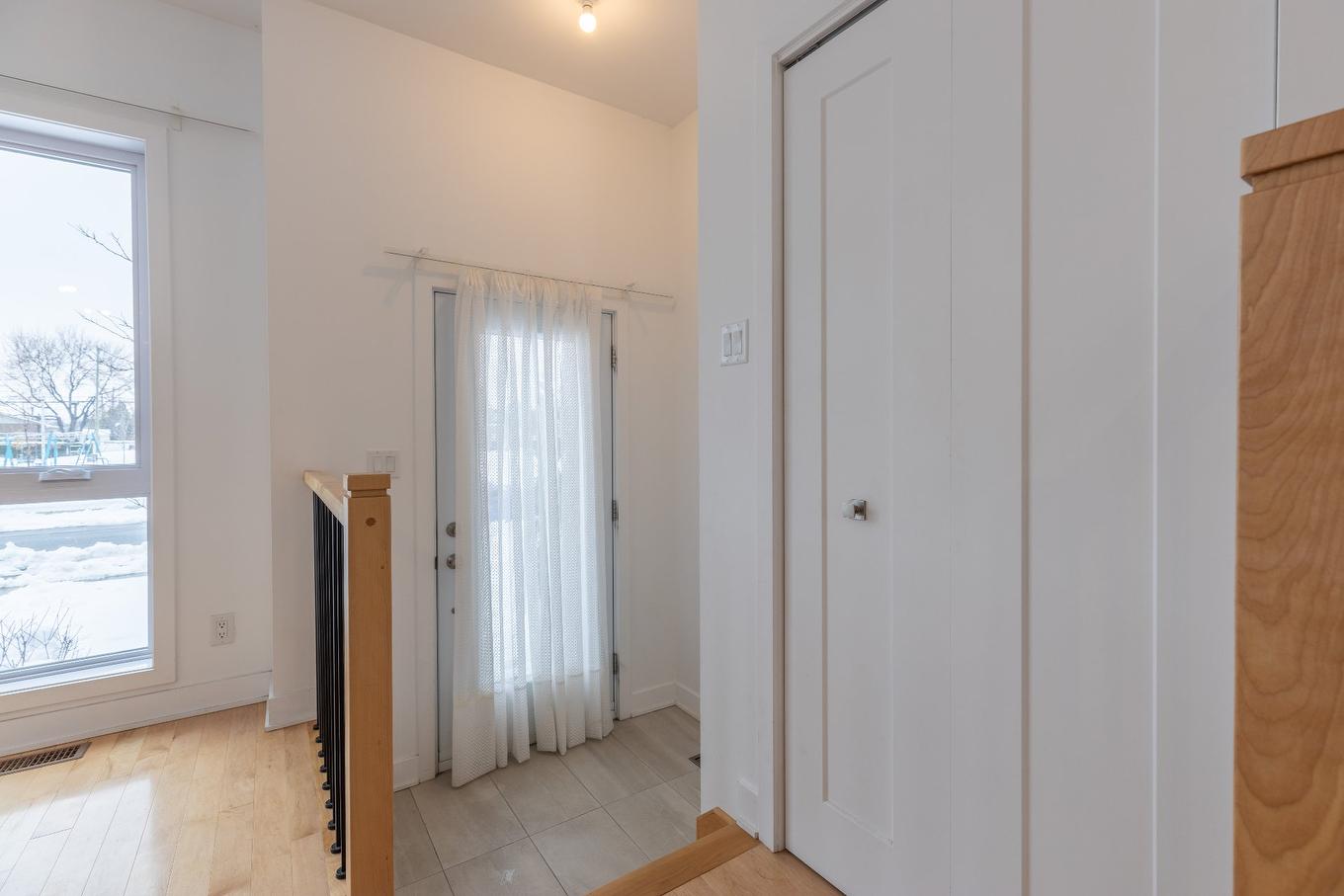 Hall - 1098Z Rue Jacqueline-Sicotte, Montréal (Lasalle), QC