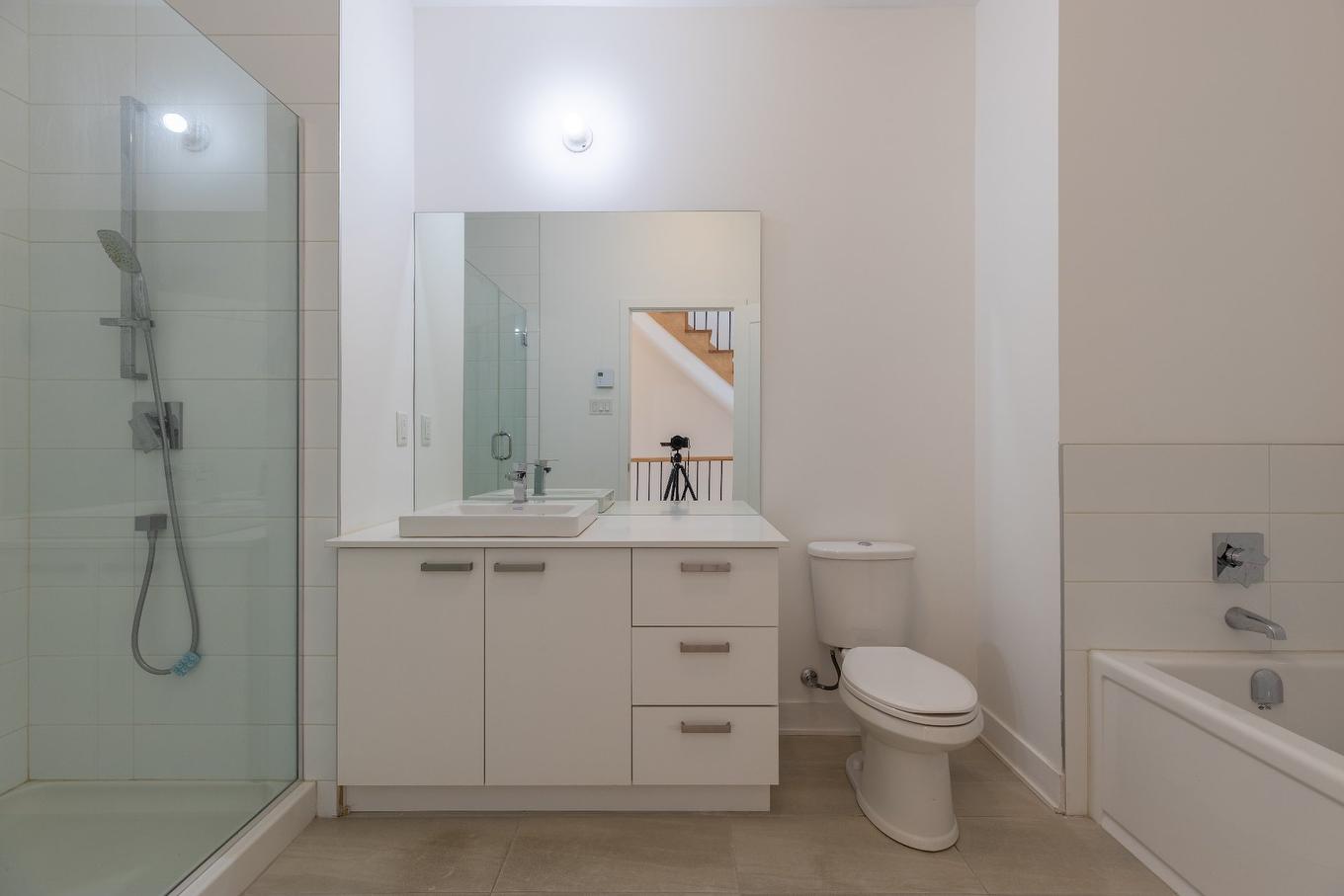 Bathroom - 1098Z Rue Jacqueline-Sicotte, Montréal (Lasalle), QC