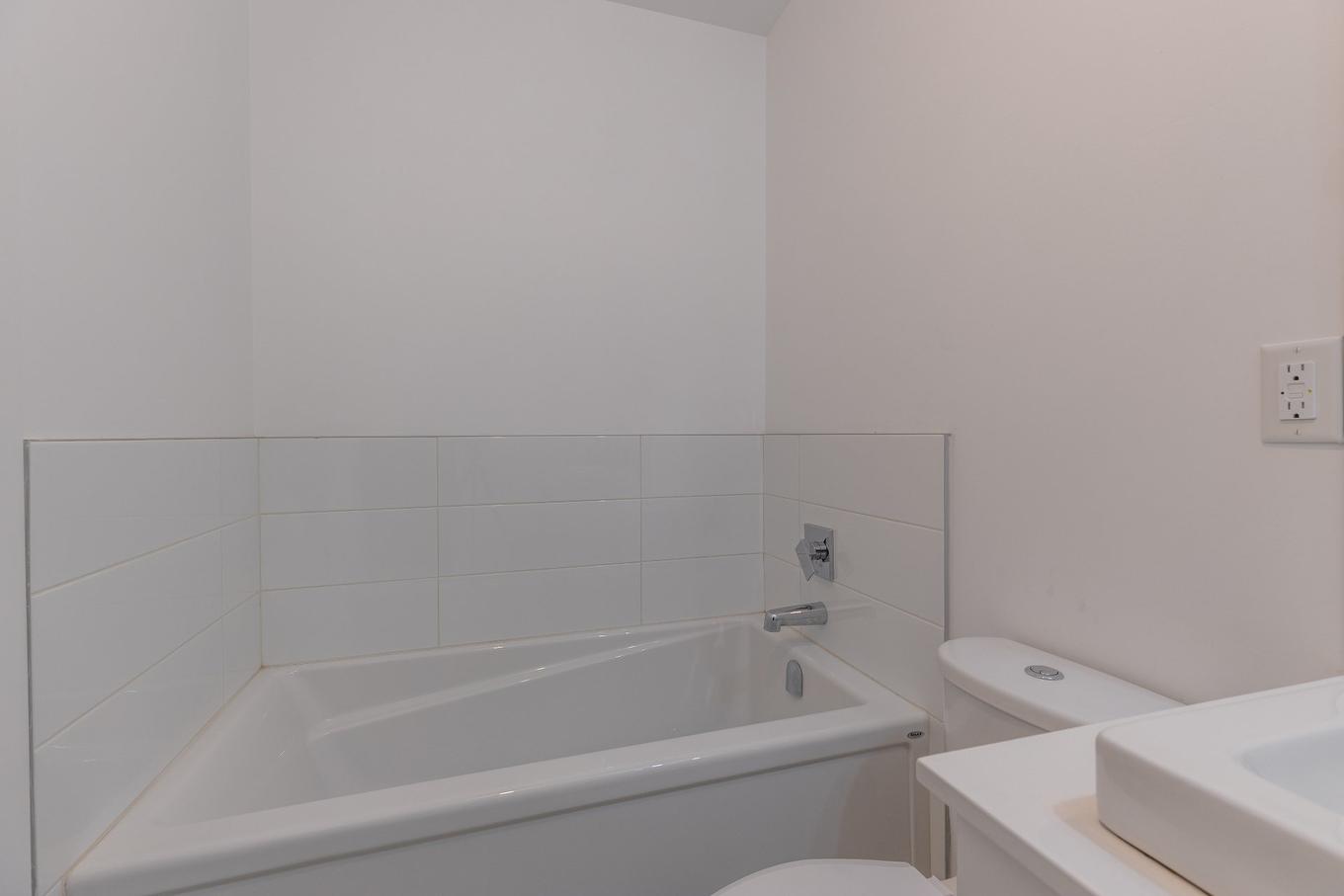 Ensuite bathroom - 1098Z Rue Jacqueline-Sicotte, Montréal (Lasalle), QC