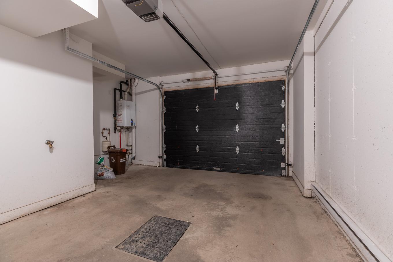 Garage - 1098Z Rue Jacqueline-Sicotte, Montréal (Lasalle), QC