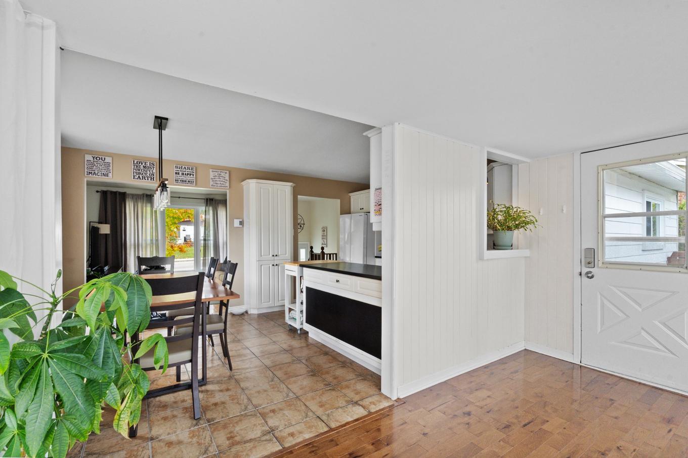 Véranda - 27 Av. Hamford, Lachute, QC - Indoor