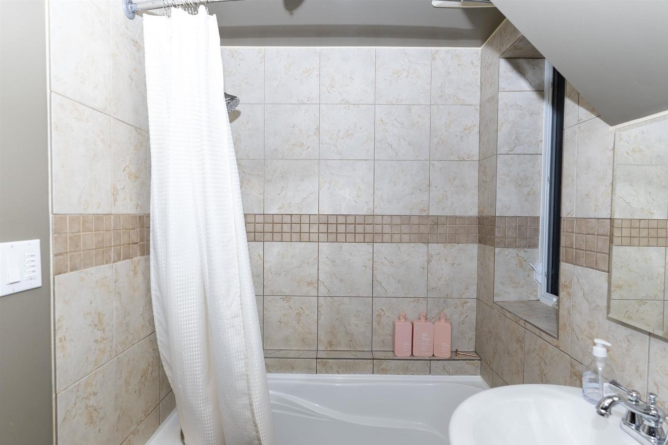 273 Amelia Street W, Thunder Bay, ON - Indoor Photo Showing Bathroom