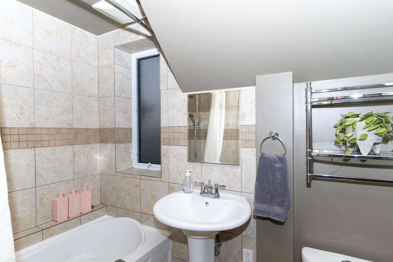 273 Amelia Street W, Thunder Bay, ON - Indoor Photo Showing Bathroom