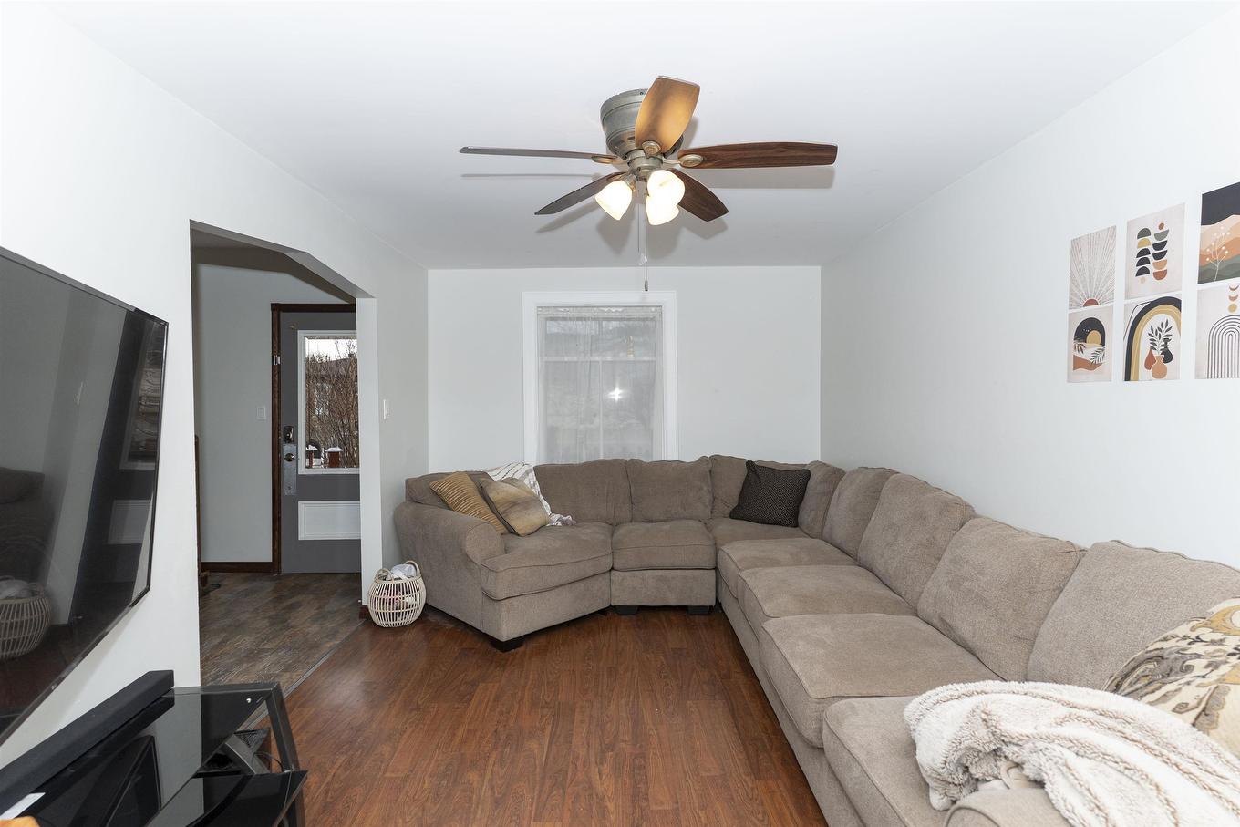 273 Amelia Street W, Thunder Bay, ON - Indoor Photo Showing Living Room