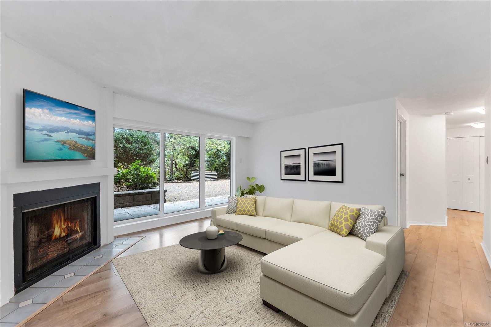 105-3277 Quadra St, Saanich, BC - Indoor Photo Showing Living Room With Fireplace