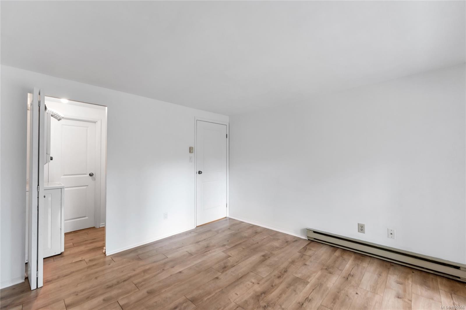 105-3277 Quadra St, Saanich, BC - Indoor Photo Showing Other Room