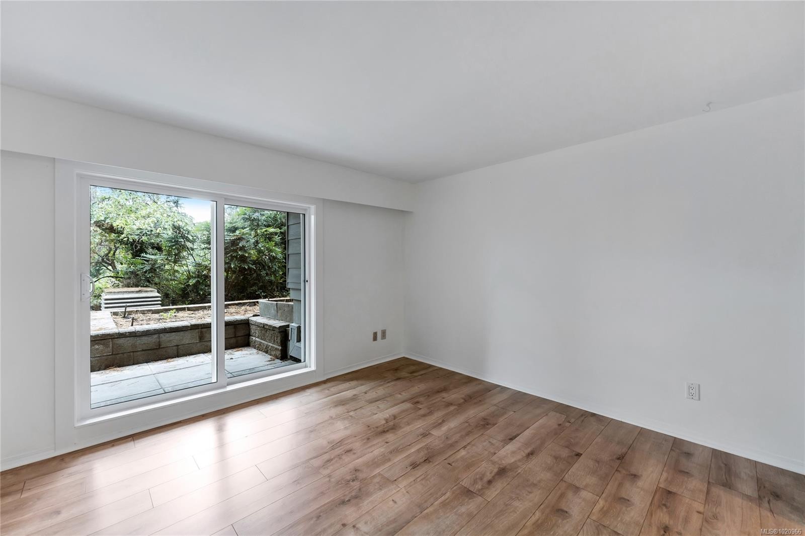 105-3277 Quadra St, Saanich, BC - Indoor Photo Showing Other Room