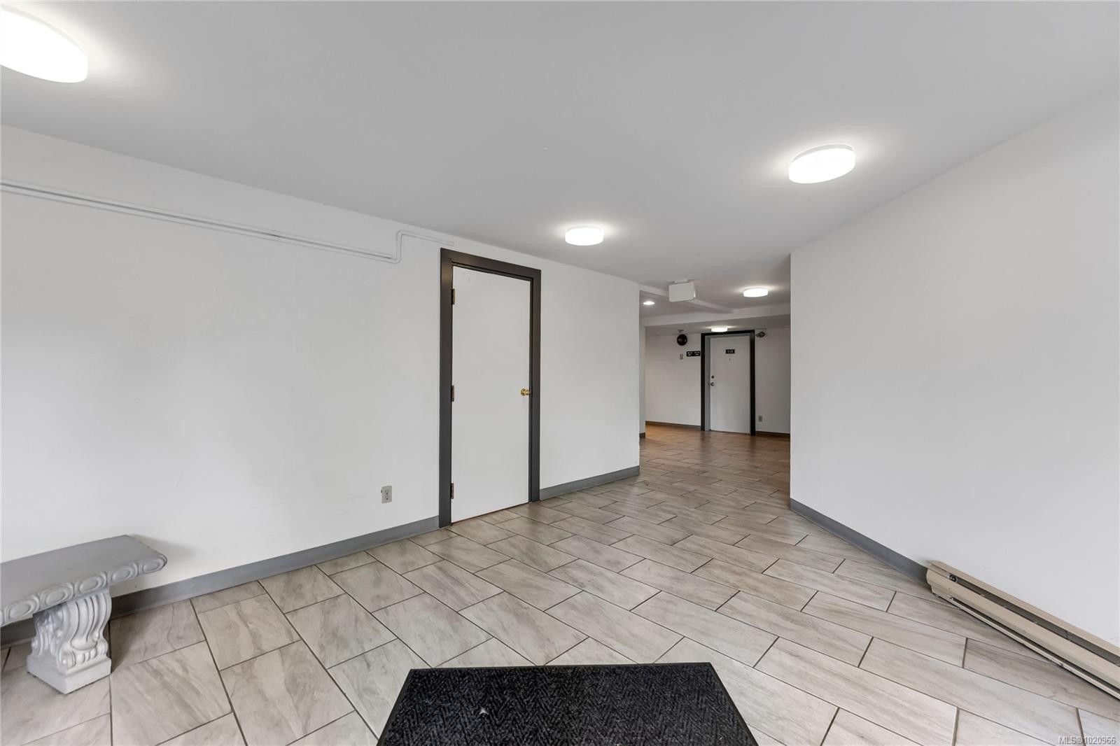 105-3277 Quadra St, Saanich, BC - Indoor Photo Showing Other Room