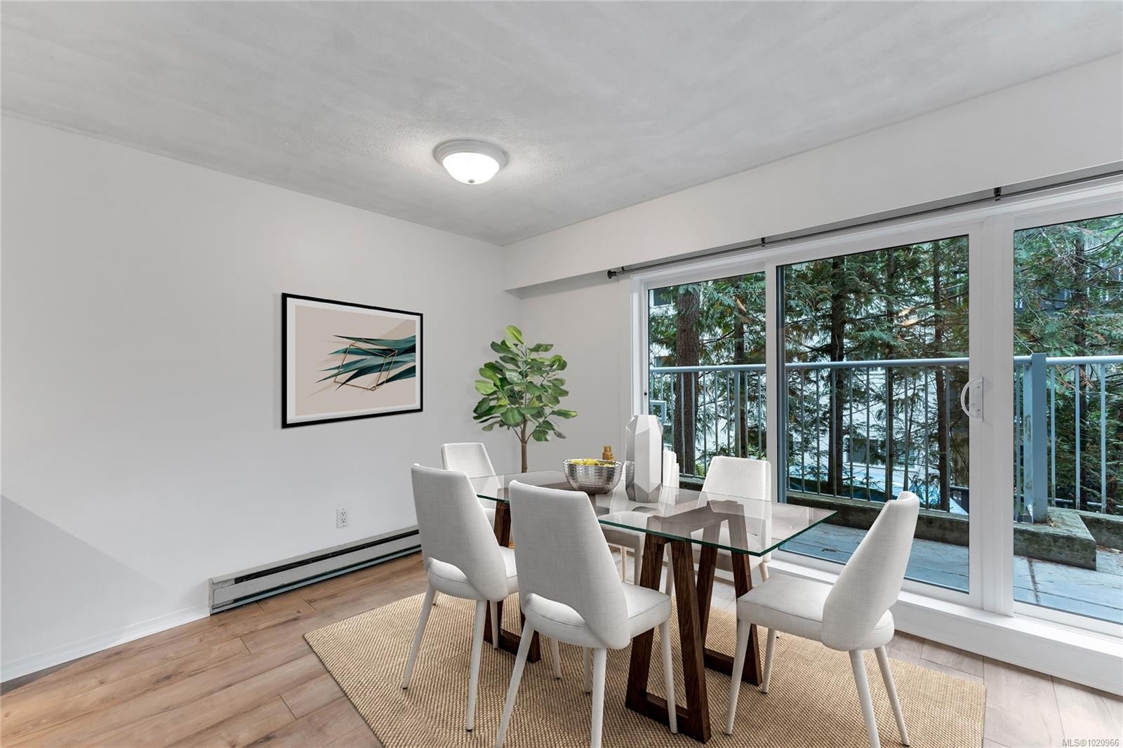 105-3277 Quadra St, Saanich, BC - Indoor Photo Showing Dining Room