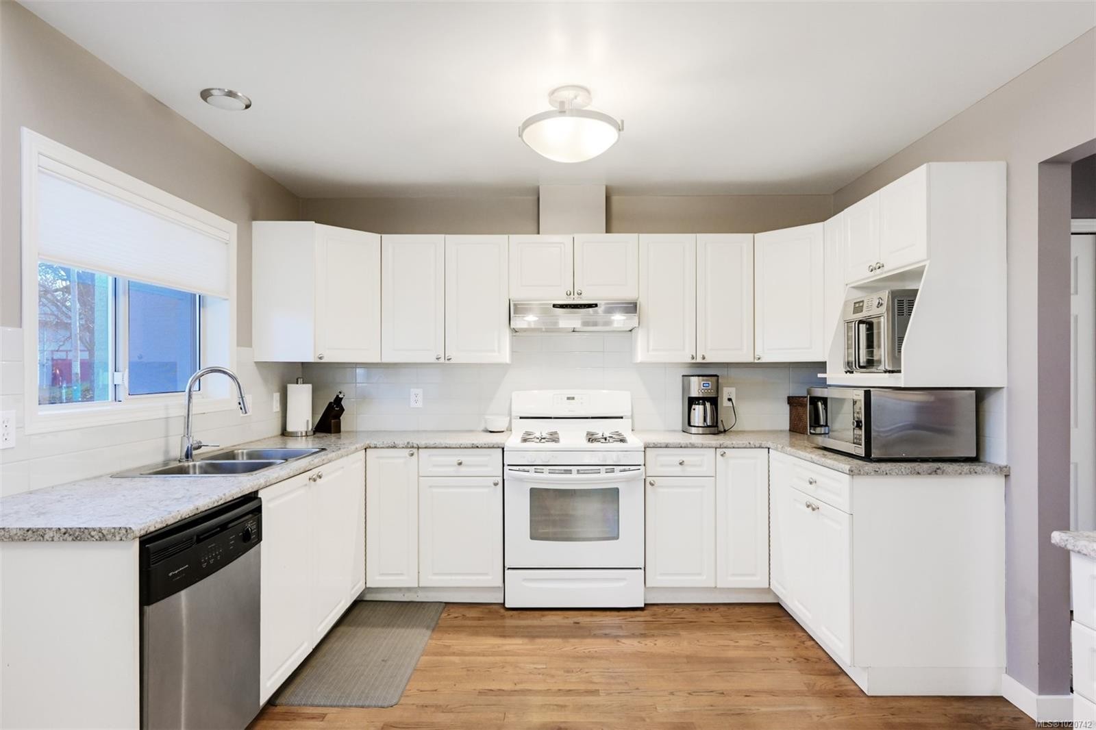 2211 Forbes St, Victoria, BC - Indoor Photo Showing Kitchen With Double Sink