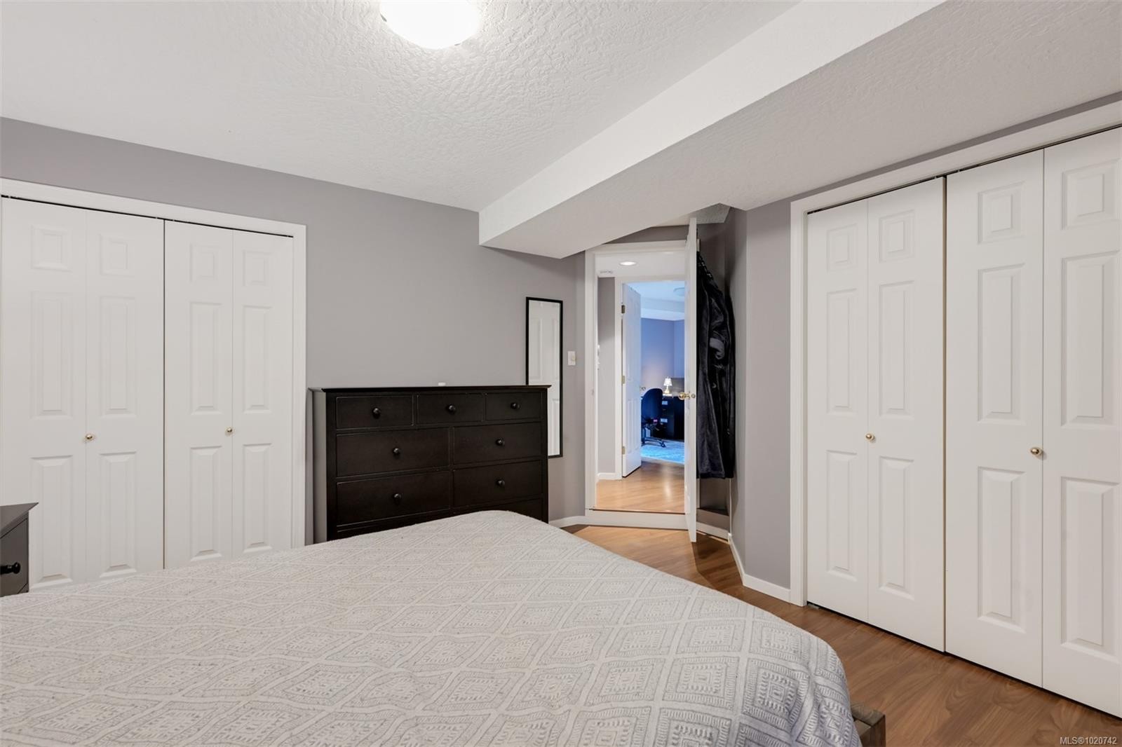2211 Forbes St, Victoria, BC - Indoor Photo Showing Bedroom