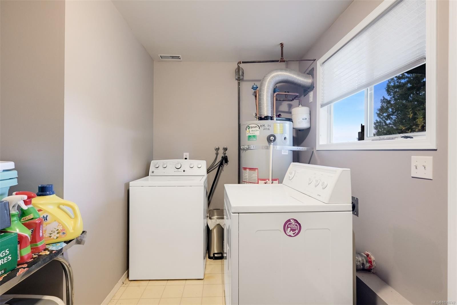 2211 Forbes St, Victoria, BC - Indoor Photo Showing Laundry Room