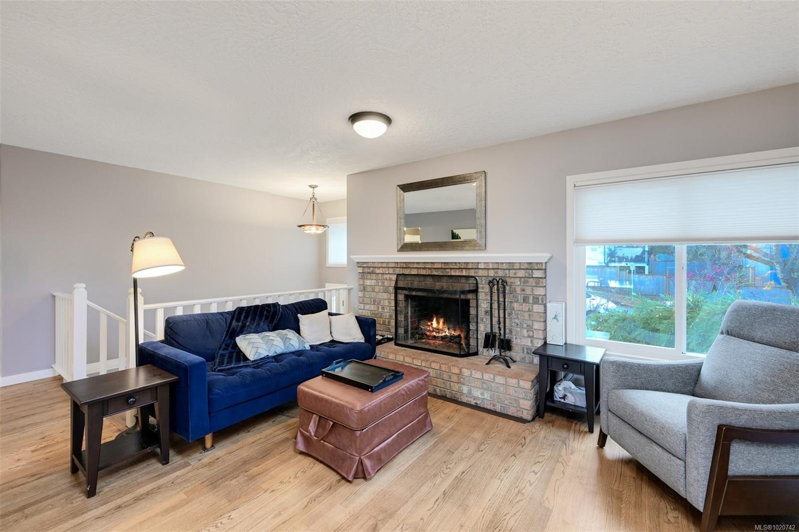 2211 Forbes St, Victoria, BC - Indoor Photo Showing Living Room With Fireplace