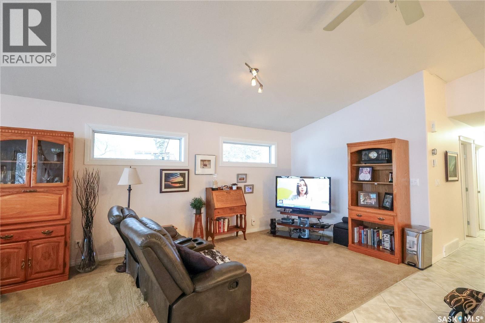 318 Neis Drive, Lakeland Rm No. 521, SK - Indoor