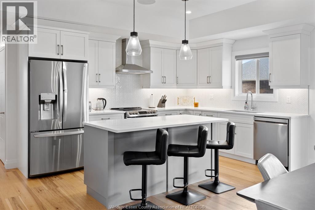 162 Summer, Belle River, ON - Indoor Photo Showing Kitchen With Upgraded Kitchen