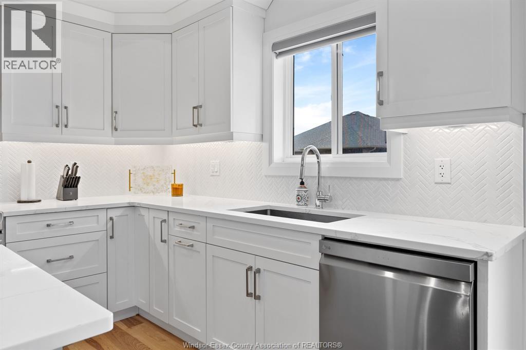 162 Summer, Belle River, ON - Indoor Photo Showing Kitchen With Upgraded Kitchen