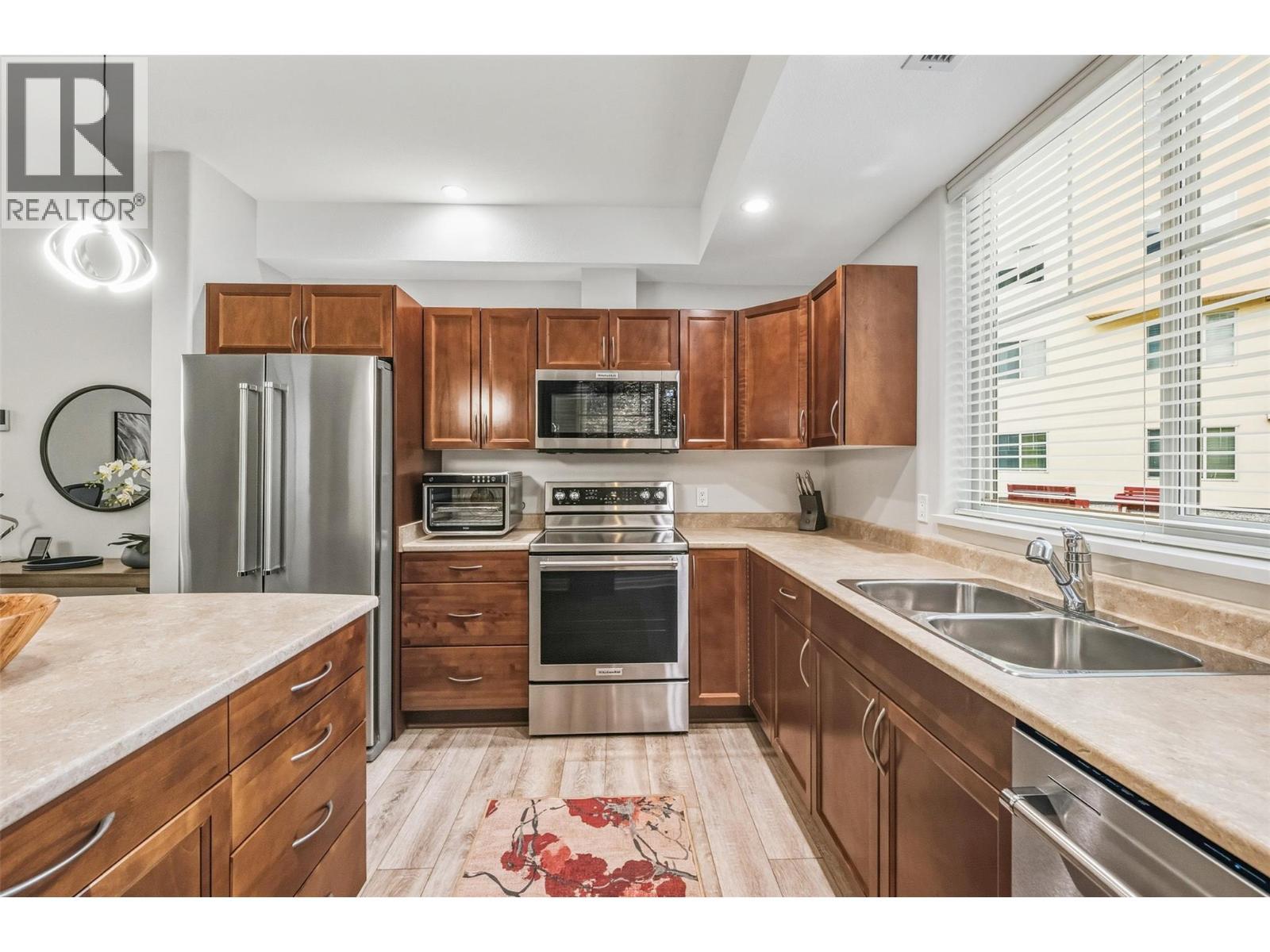 kitchen - 921 Spillway Road Unit# 102B, Oliver, BC - Indoor Photo Showing Kitchen With Double Sink