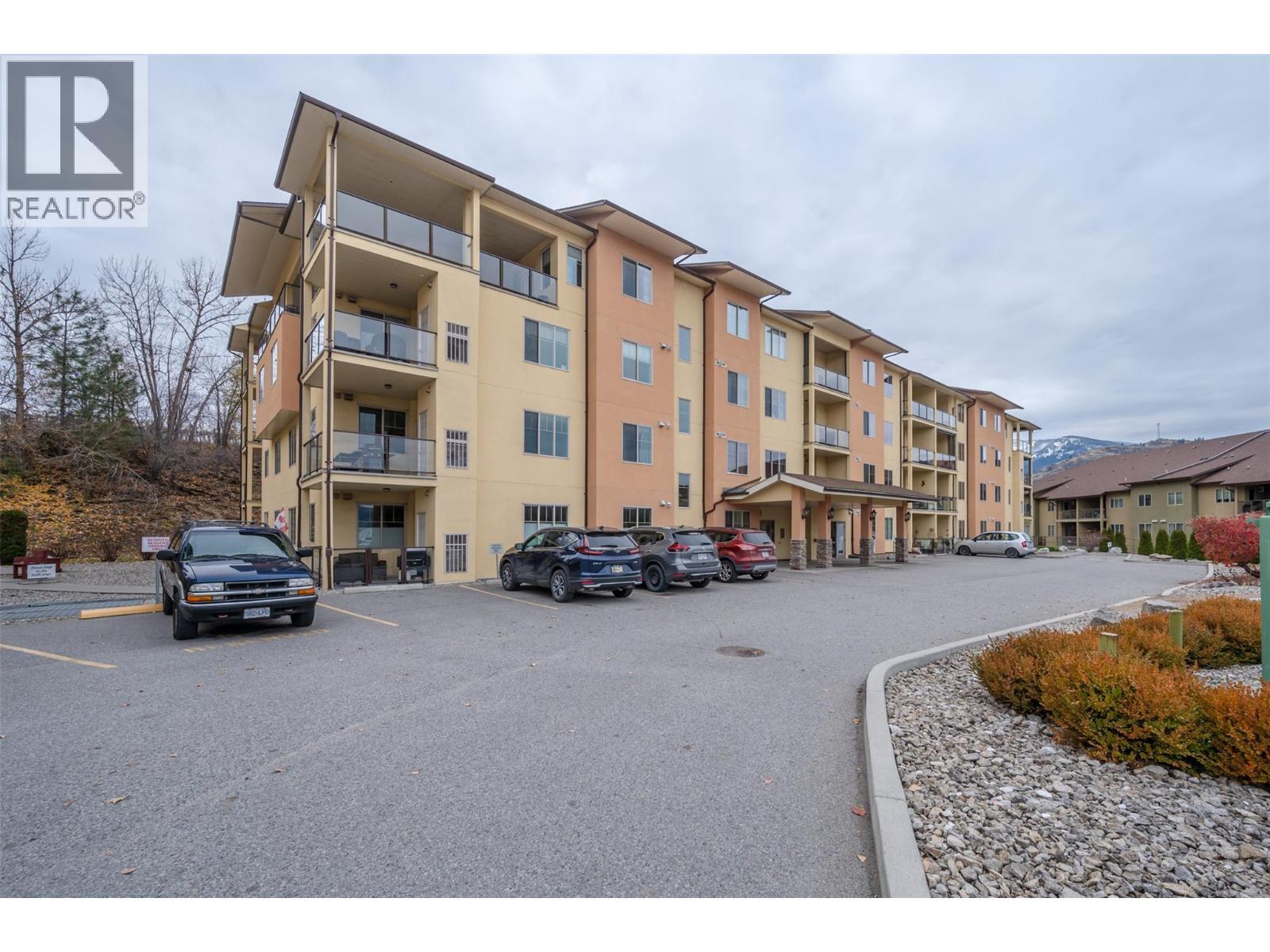 driveway - 921 Spillway Road Unit# 102B, Oliver, BC - Outdoor