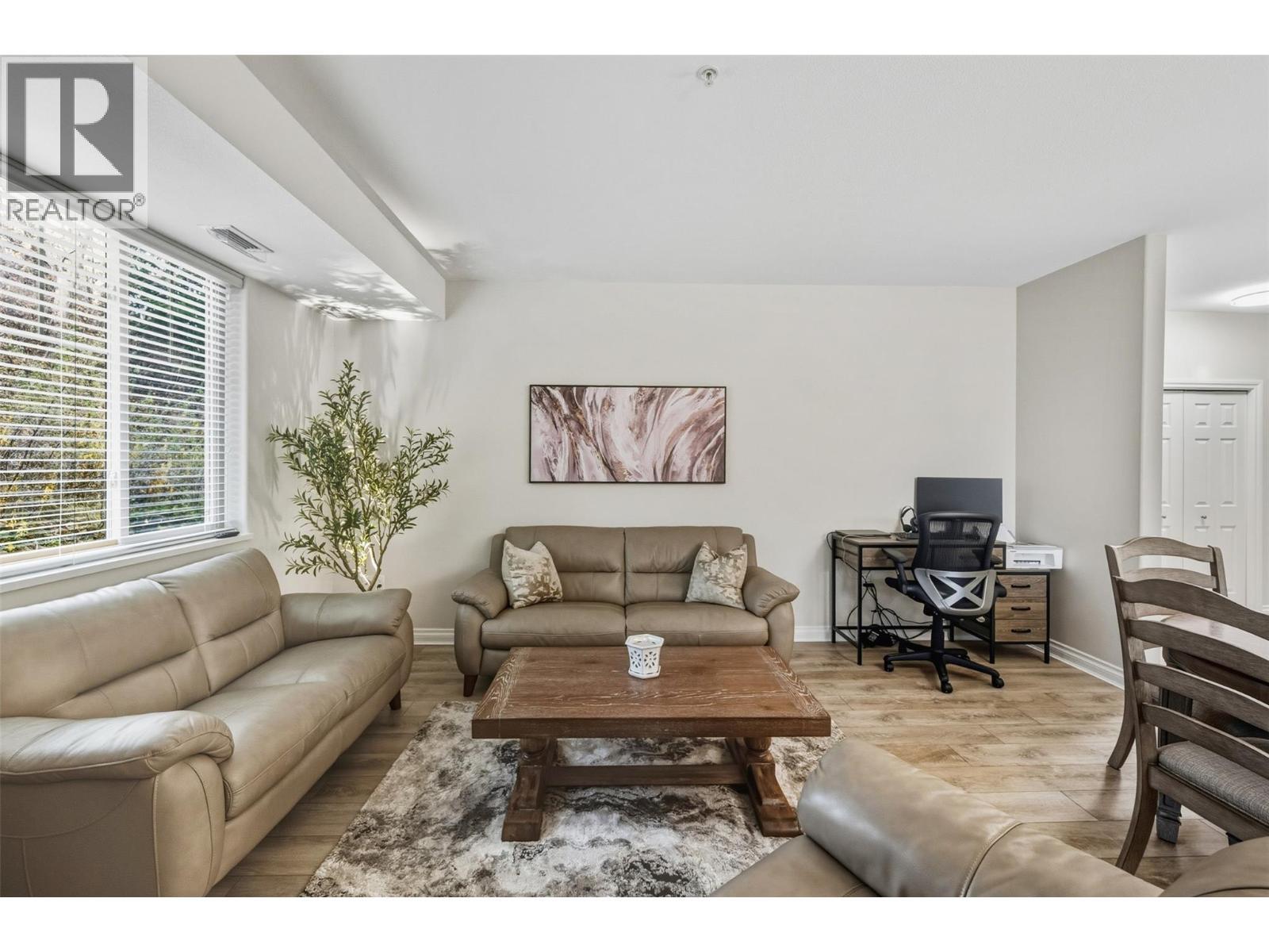 living room - 921 Spillway Road Unit# 102B, Oliver, BC - Indoor Photo Showing Living Room
