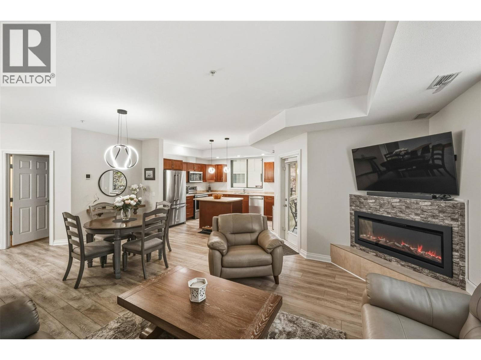 living room dining room - 921 Spillway Road Unit# 102B, Oliver, BC - Indoor Photo Showing Living Room With Fireplace