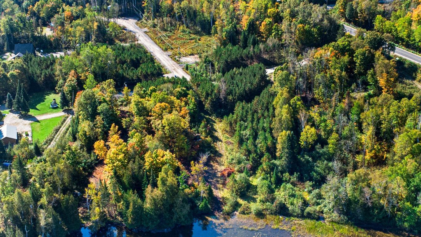 Accès au plan d'eau - 1307 Ch. Du Tour-Du-Lac, Saint-Aimé-Du-Lac-Des-Îles, QC