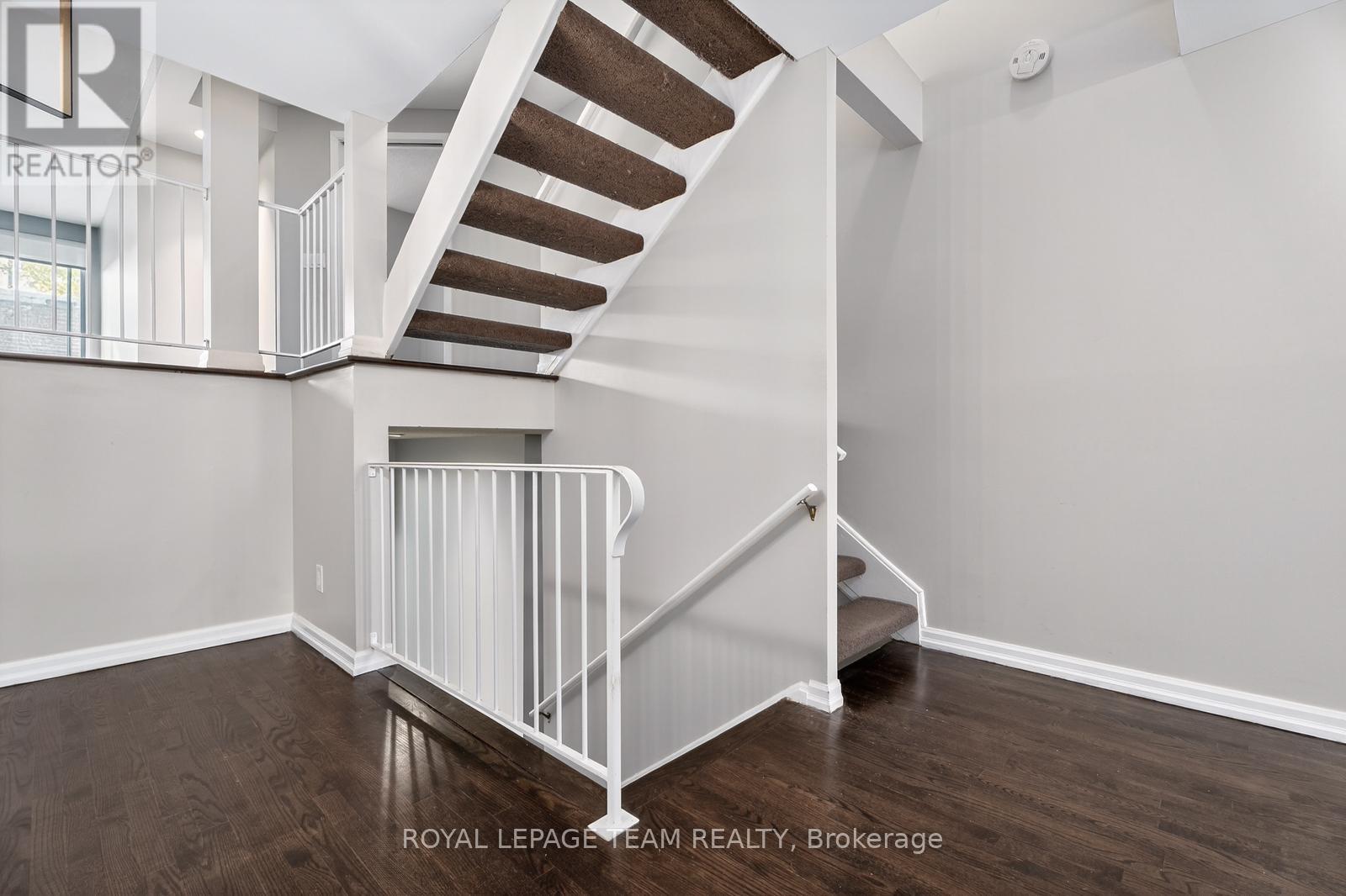 10 - 290 Cathcart Street, Ottawa, ON - Indoor Photo Showing Other Room