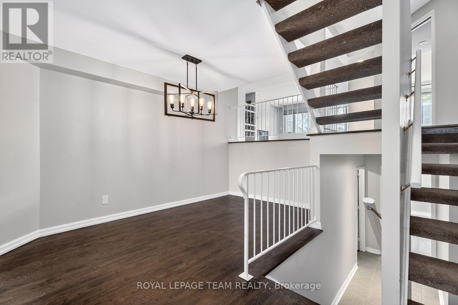 10 - 290 Cathcart Street, Ottawa, ON - Indoor Photo Showing Other Room