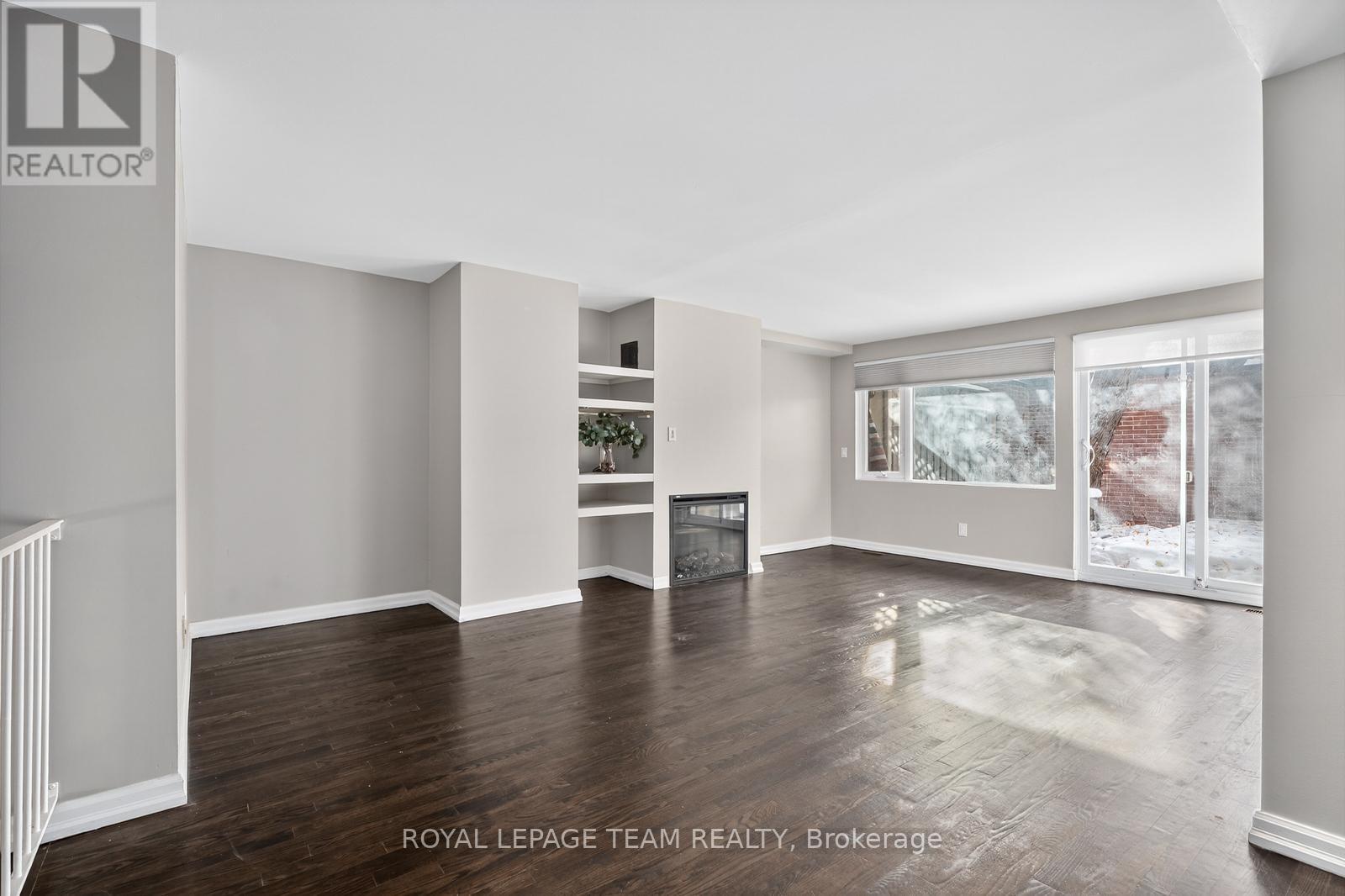 10 - 290 Cathcart Street, Ottawa, ON - Indoor Photo Showing Living Room