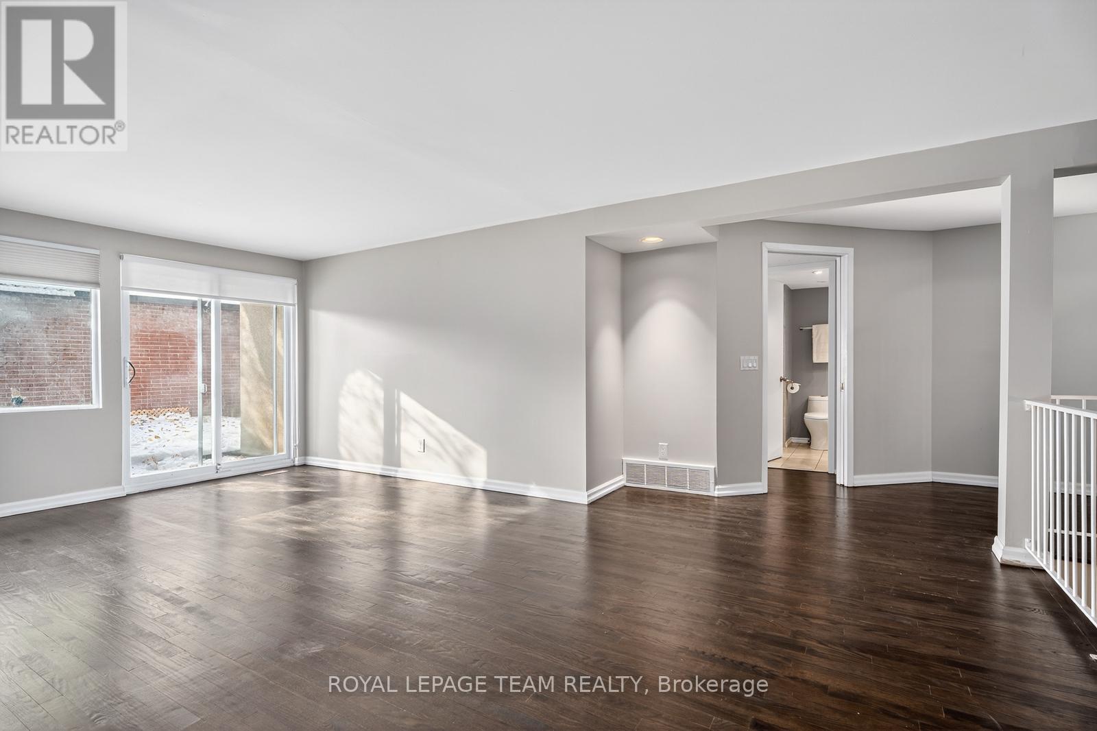 10 - 290 Cathcart Street, Ottawa, ON - Indoor