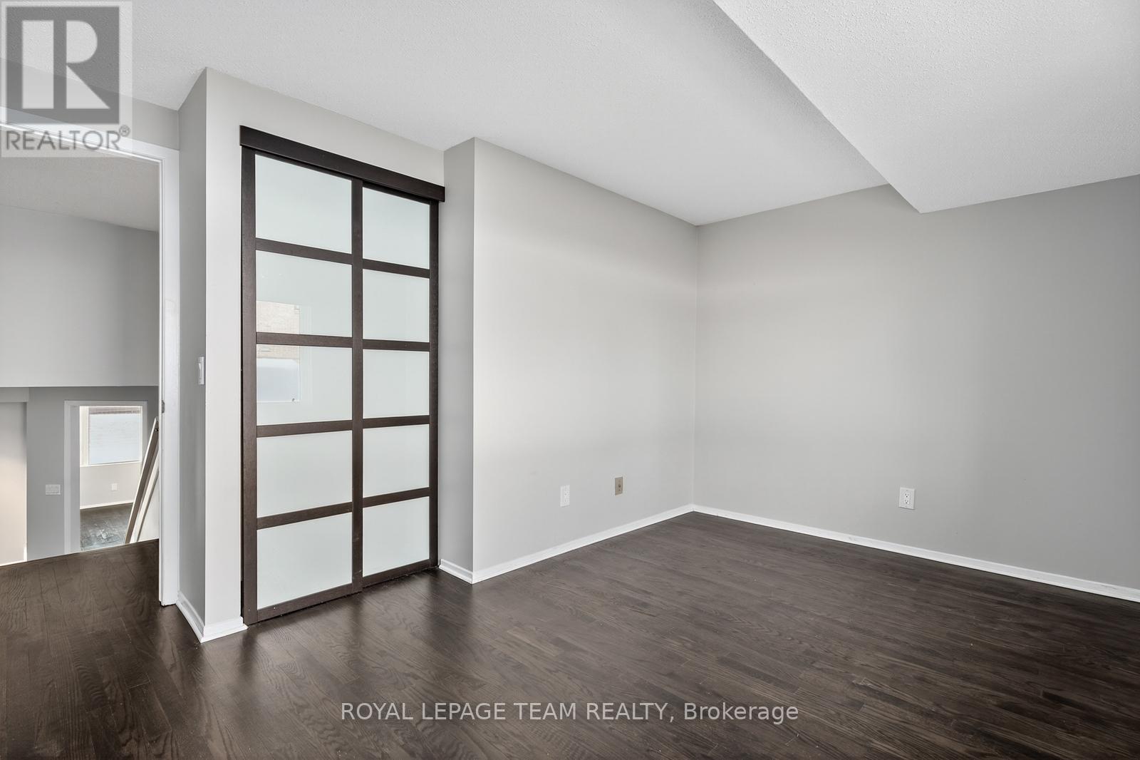 10 - 290 Cathcart Street, Ottawa, ON - Indoor Photo Showing Other Room