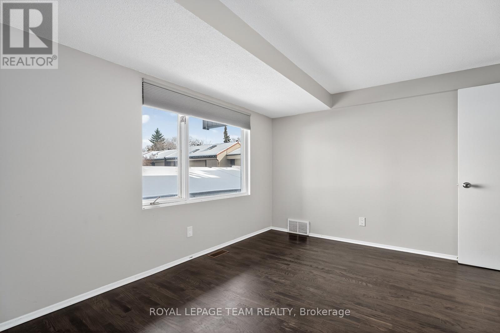 10 - 290 Cathcart Street, Ottawa, ON - Indoor Photo Showing Other Room