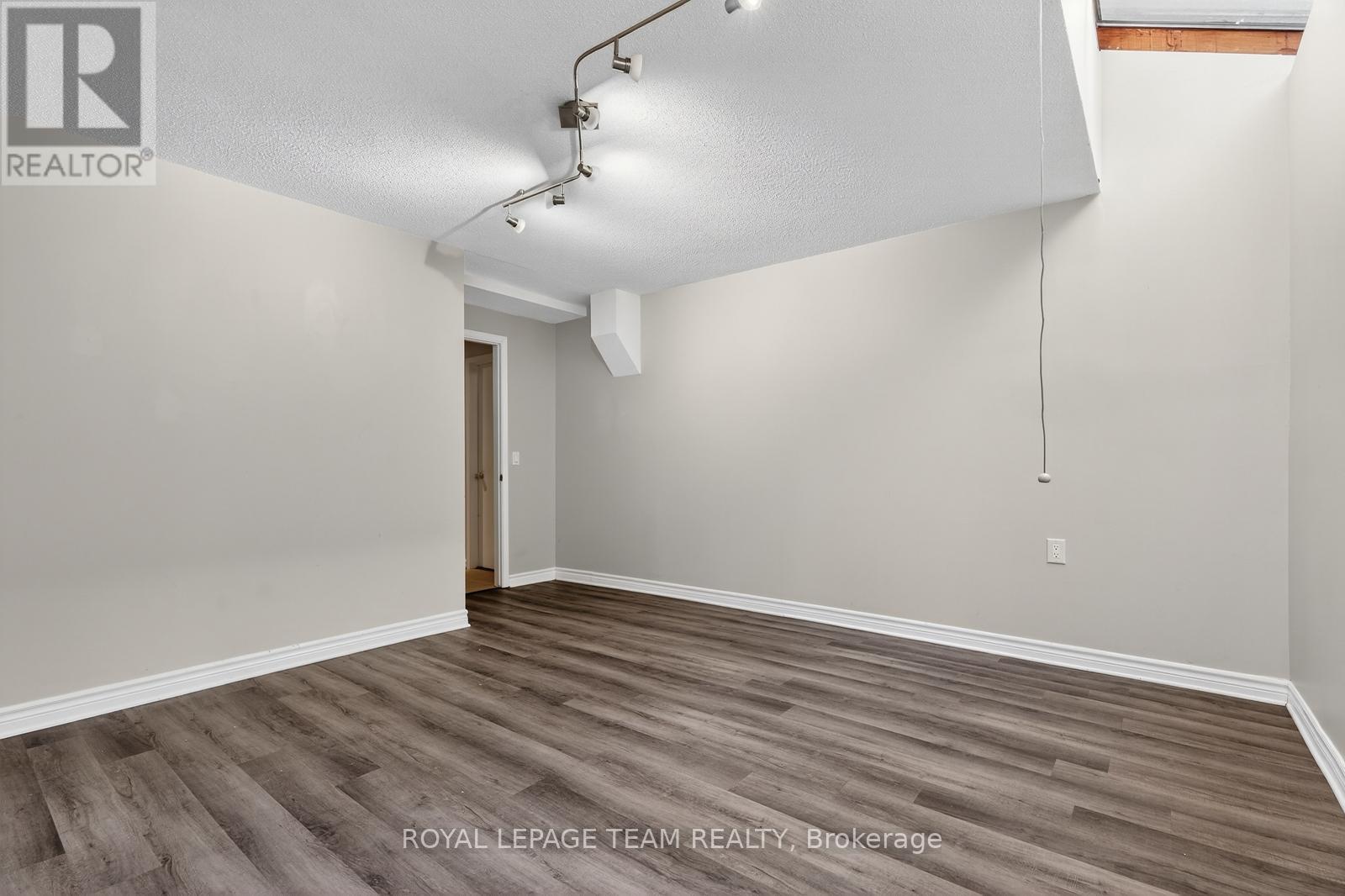 10 - 290 Cathcart Street, Ottawa, ON - Indoor Photo Showing Other Room