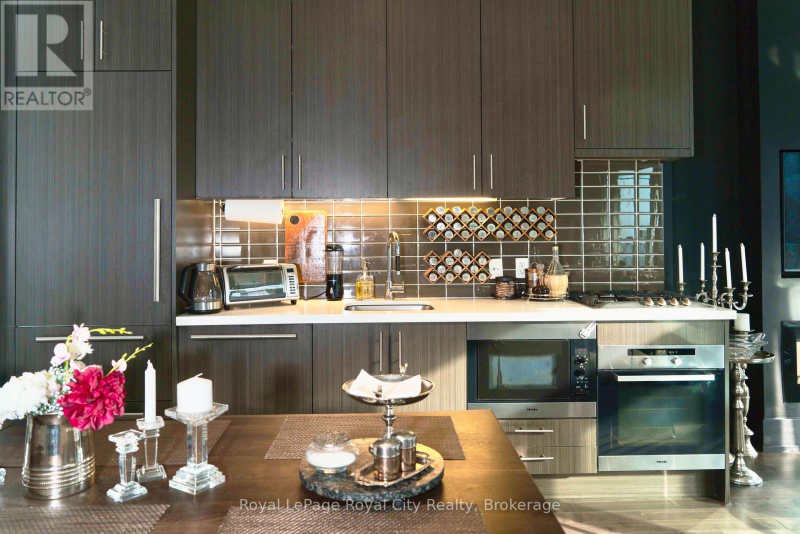 830 - 39 Queens Quay E, Toronto (Waterfront Communities), ON - Indoor