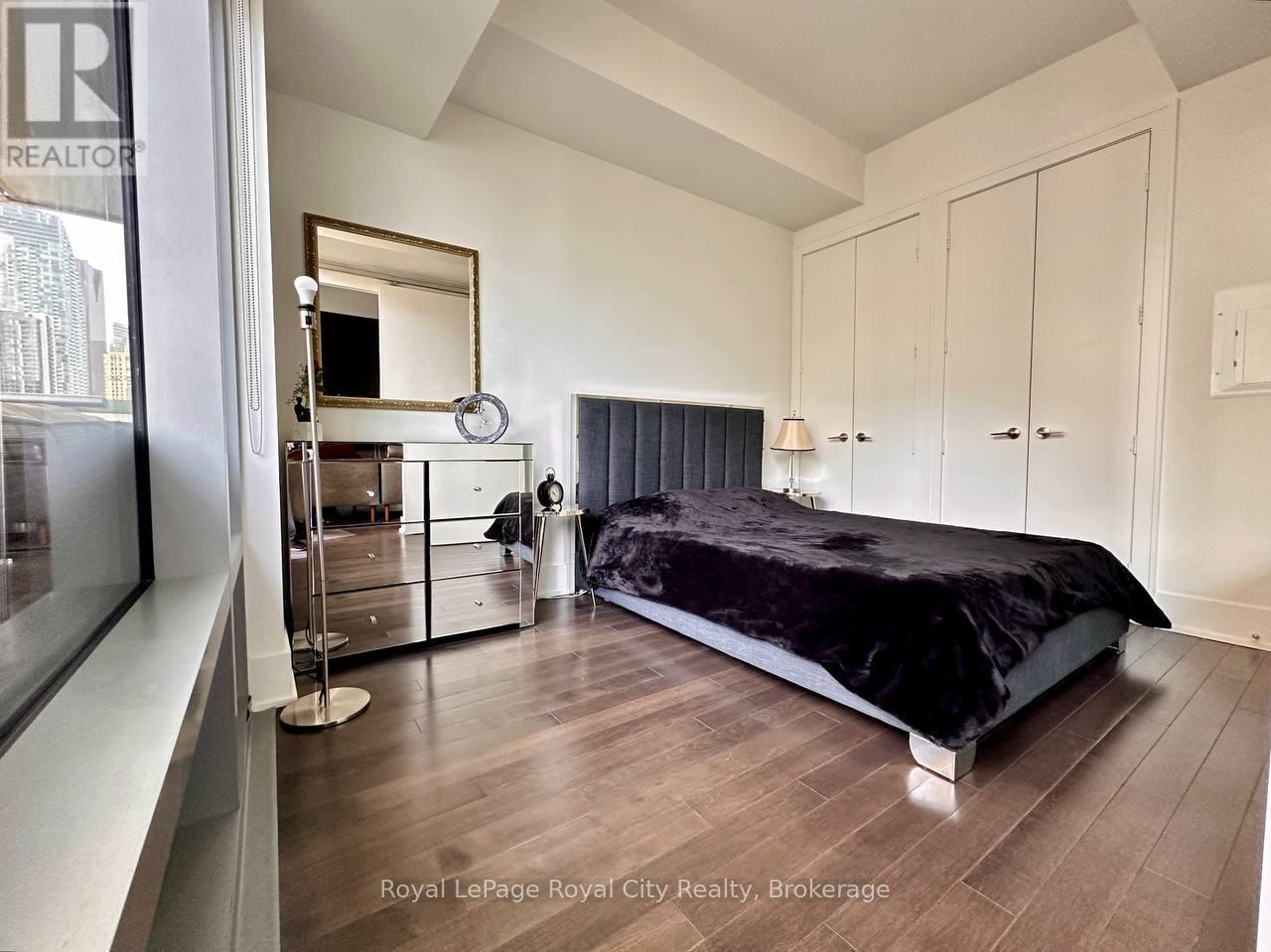 830 - 39 Queens Quay E, Toronto (Waterfront Communities), ON - Indoor Photo Showing Bedroom