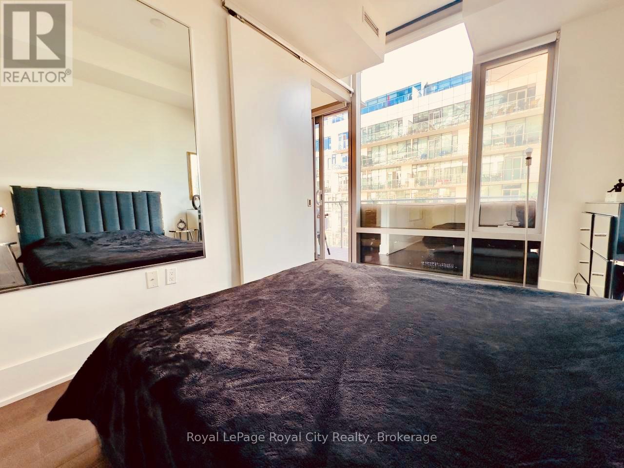 830 - 39 Queens Quay E, Toronto (Waterfront Communities), ON - Indoor Photo Showing Bedroom